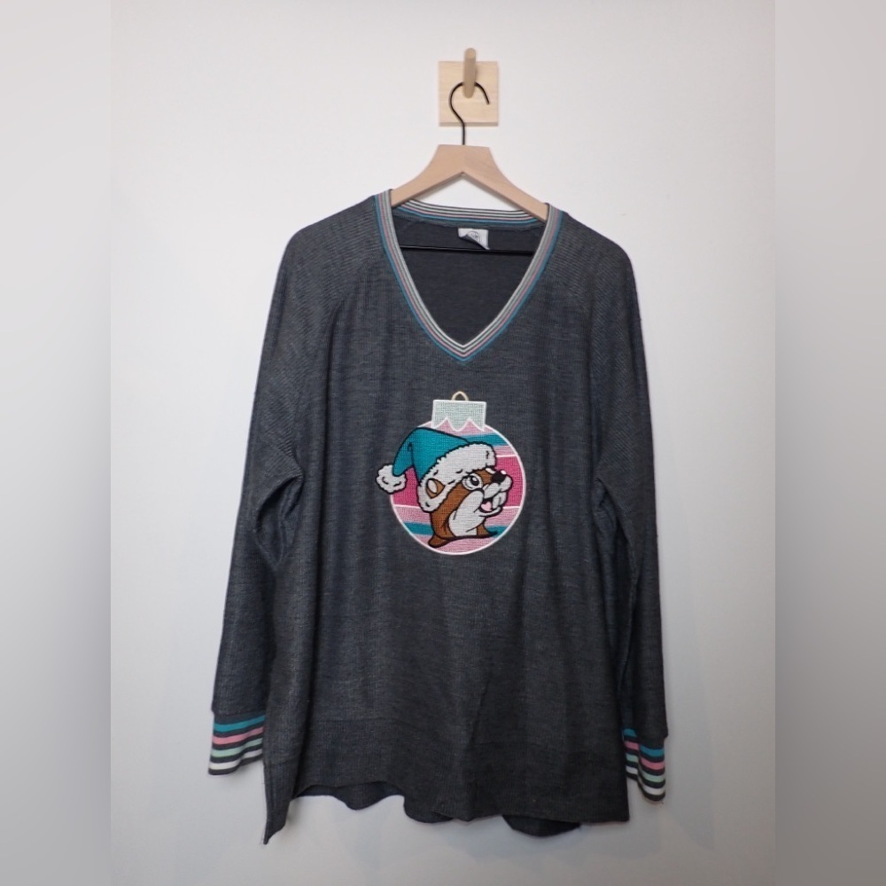 Buc-ee’s Women’s Christmas Ornament Sweatshirt size XL
